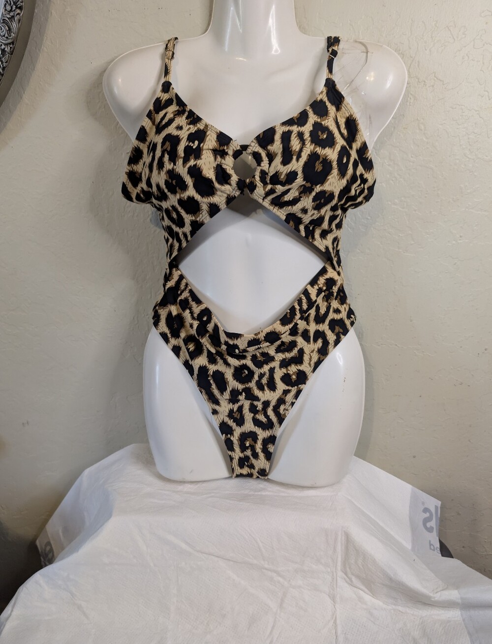 HOT🔥Leopard-Print O-Ring Cutout One-Piece Monokini Swimsuit - Beige & Black